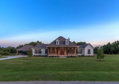 Home Builders of New Custom Homes Gallery - Carmichael Home - D2R is one of Houston's best custom home builders located in Montgomery, TX.